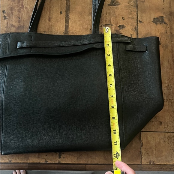 Celine Elegant Black Tote Bag - Picture 11 of 14